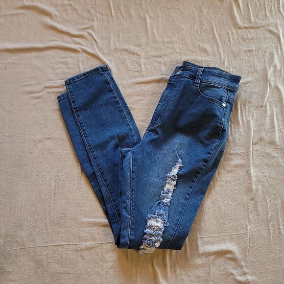 Cute Fashion Nova Distressed Skinny Jeans - Picture 1 of 8